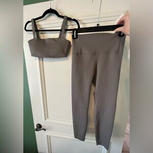 Vuori evolve bra and legging set size small
